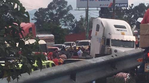 Camión protagoniza fuerte accidente en ruta al Pacífico