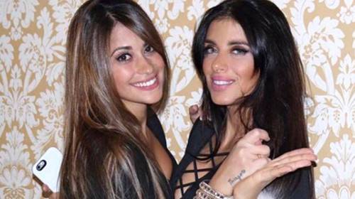 Antonella Roccuzzo y Daniella Semaan seducen con diminuto bikini