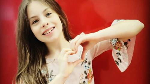 La ni&ntilde;a que volvi&oacute; a impactar al mundo con nueva interpretaci&oacute;n 