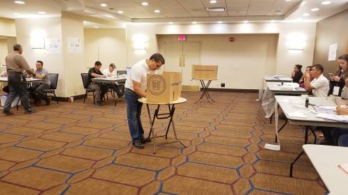 Inicia el voto en el extranjero, guatemaltecos acuden a las urnas