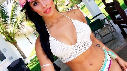 La guapa reportera de "Combate" roba suspiros desde Roat&aacute;n