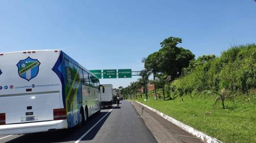 Bloqueo de sindicalistas complica traslado de los Cremas