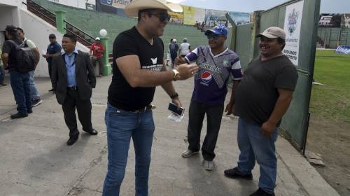 Alcalde Neto Bran traslada su oficina al estadio