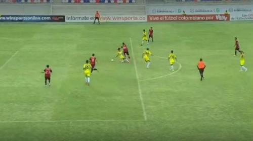 Juvenil anota un gol "maradoniano", dejó tirados a siete rivales 