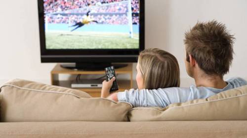 Ver f&uacute;tbol con tu pareja te har&aacute; bajar de peso 