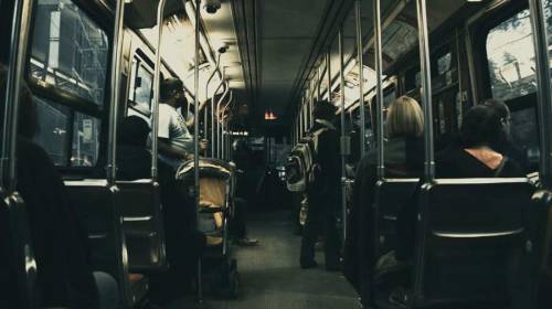 Chofer de bus se llev&oacute; el susto de su vida... &iquest;Vio un fantasma?