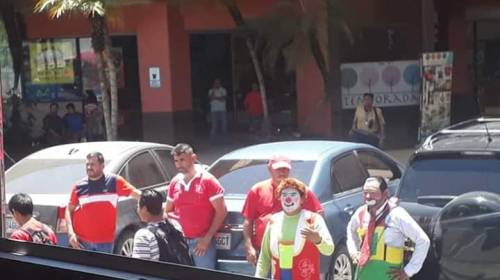 Captan en video la pelea de "El Tres Kiebres" con piloto de bus