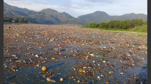 ¡Repleto de basura! Así amaneció el Lago de Amatitlán
