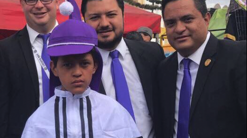 Adi&oacute;s Edwin: el ni&ntilde;o que hac&iacute;a alfombras de materiales reciclados