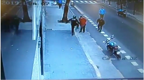 Polic&iacute;a propina patada a conductor, quien muere rumbo al hospital