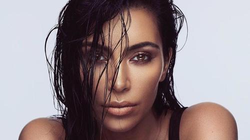 &iquest;Cu&aacute;ntos dedos tienes Kim? La Kardashian se pasa con el Photoshop