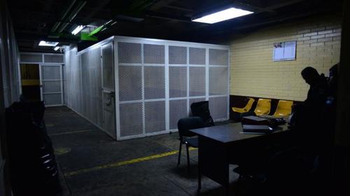 Investigan posible negligencia en la muerte de reo en tribunales