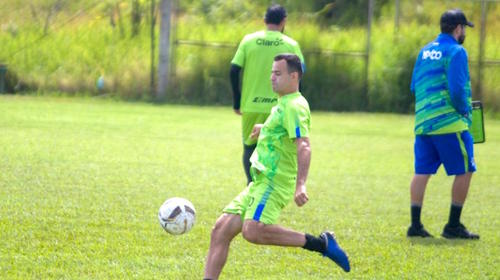 Marco Pappa no llega al partido de Mixco ante Municipal