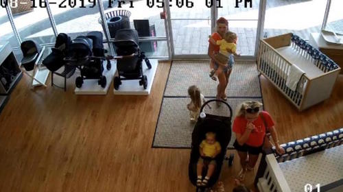 Rob&oacute; un carruaje para beb&eacute;, pero olvid&oacute; a su hijo en la tienda 