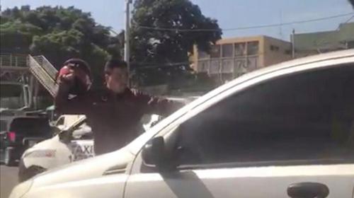 ¡Otra vez! Ahora un motorista provocó una pelea en el tráfico
