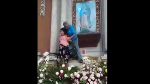 Mujer atenta contra cuadro de Virgen de Guadalupe por segunda vez
