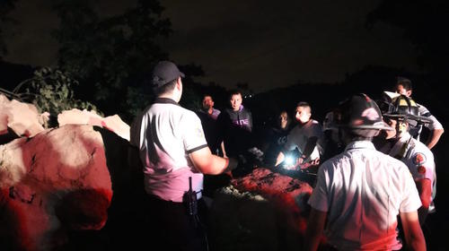 Familia queda soterrada debido a derrumbe en Chinautla