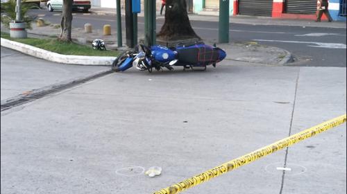 Guardia de seguridad se enfrenta a motoladrones en la Roosevelt