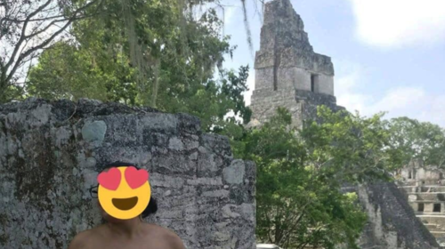 Denuncian y viralizan fotos de una mujer que se desnud&oacute; en Tikal