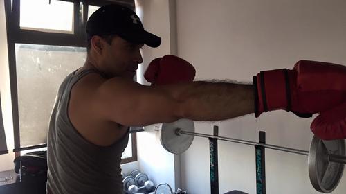 En el despacho municipal, así entrena boxeo Neto Bran