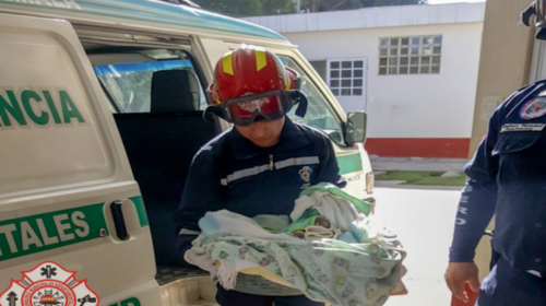 Rescatan a beb&eacute; abandonado en canasta pl&aacute;stica en plena calle