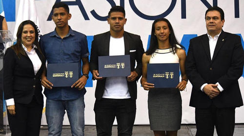 Alejandro Galindo, galardonado como el mejor futbolista del 2019 
