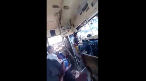Graban a piloto de bus que usa su celular mientras maneja