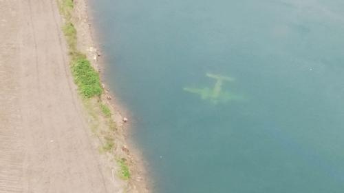 ¿Avioneta del narco? El inusual hallazgo en un río de Quiché