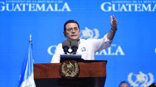 Volc&aacute;n de Fuego:  Jimmy entrega viviendas a damnificados 