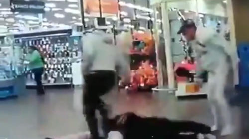 Captan en video un violento asalto en un supermercado de M&eacute;xico