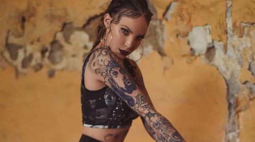 &iexcl;Lo logr&oacute;! "Youtuber" mexicano hace que Belinda cante &ldquo;Sapito&rdquo; 