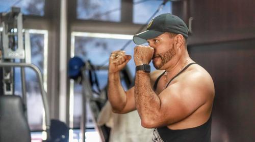 Neto Bran "tira la toalla" durante entrenamiento de boxeo