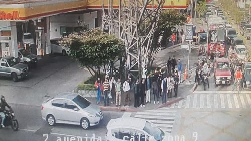 Hombre escaló la Torre del Reformador y amenazó con lanzarse