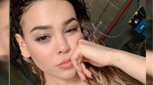 Danna Paola complace a sus fans llevando solo un sostén