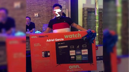 El "nuevo" se gana la TV en la posada de la empresa y renuncia