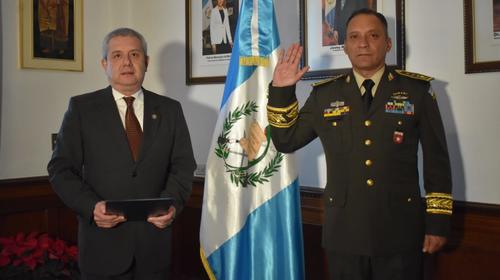 Jimmy cambia ministro de Defensa a pocos días de dejar el cargo