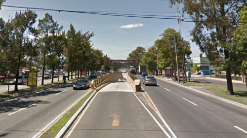 Masiva afluencia a centro comercial provoca cierre de desnivel