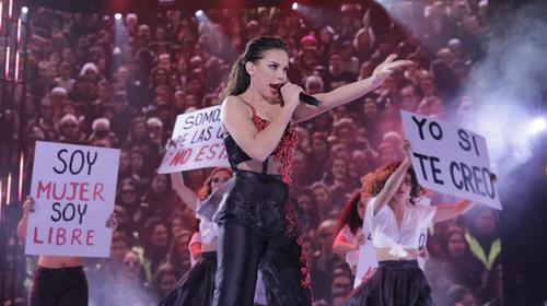 "La Academia": Participante de Honduras cae en pleno concierto 