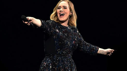Adele genera pol&eacute;mica con fotos navide&ntilde;as
