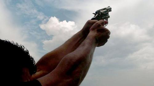 Denuncian a hombre que dispara al aire durante la navidad