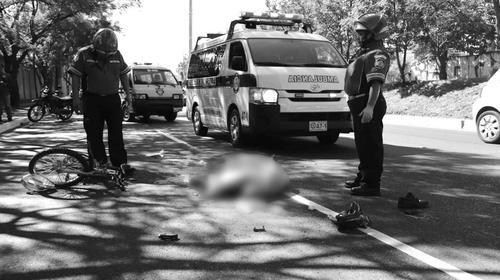 Piden ayuda para identificar a ciclista arrollado en la Atanasio