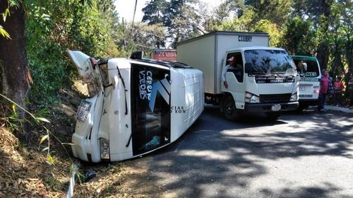 Microb&uacute;s protagoniza aparatoso accidente y deja varios heridos