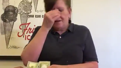 La sorprendente propina que recibi&oacute; una mesera en Navidad