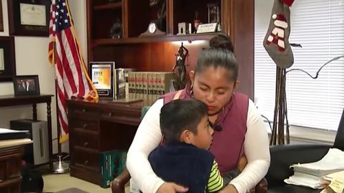 Otorgan asilo en EEUU a madre guatemalteca y sus 8 hijos 