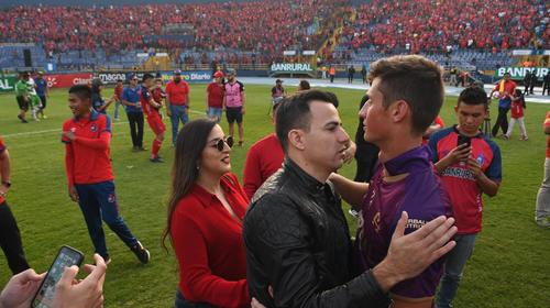 Marco Pappa festejó en la cancha con Municipal 