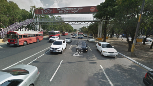 Mujer salta de bus en marcha para evitar asalto en El Tr&eacute;bol