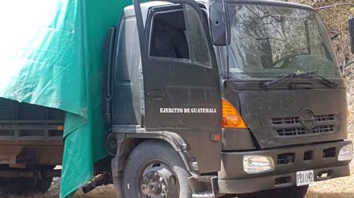 Detienen cami&oacute;n, presuntamente del Ej&eacute;rcito, con contrabando