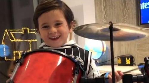 La historia viral detrás de la batería de Mateo Messi 