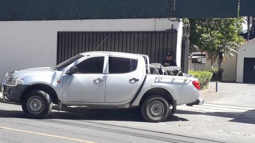 Vehículos salen de la CICIG con mobiliario y posibles documentos