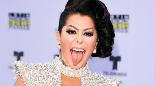 Alejandra Guzmán desató críticas por posar con poca ropa 